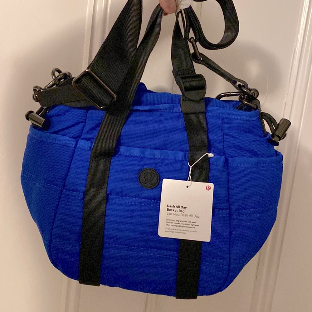 Lululemon dash all day bucket bag in blue